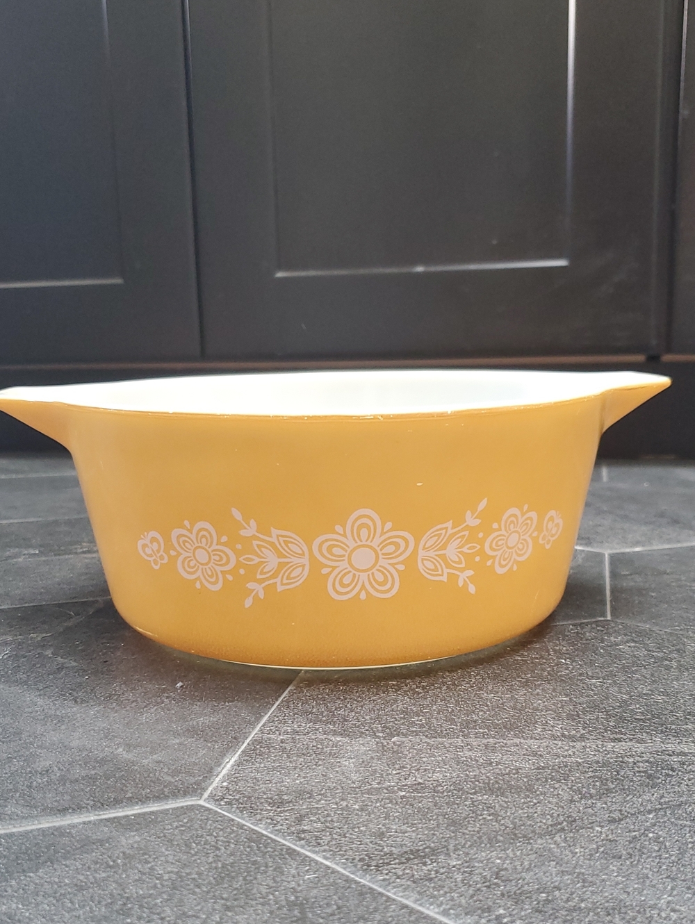 Pyrex Butterfly Gold 275 B Casserole Dish 2.5 Quart Orange Yellow White